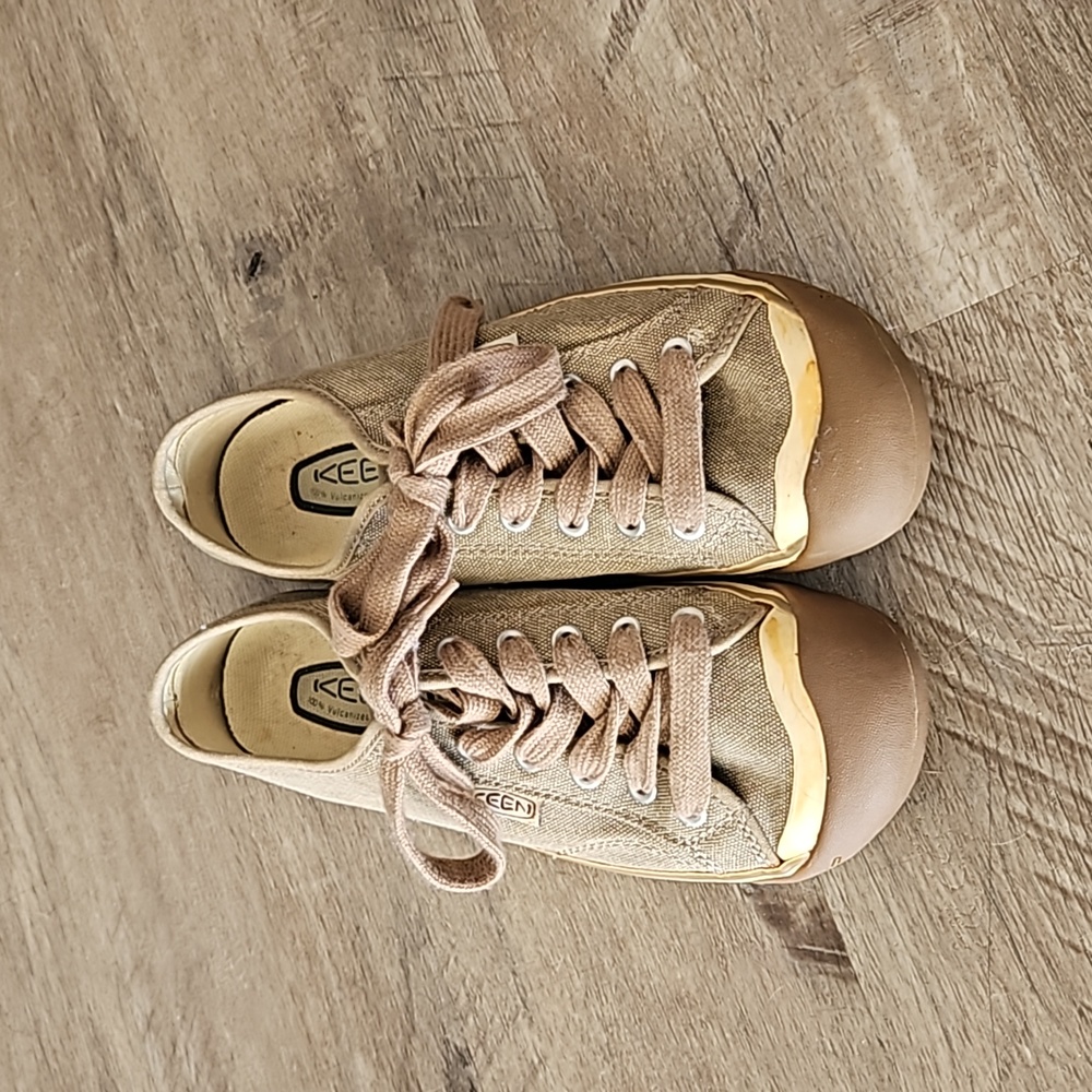 Keen Shoes Size 8